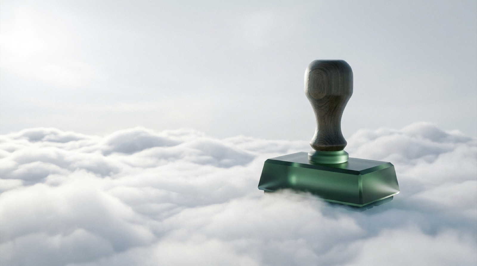 Ein Stempel aus grünem Glas auf einer Wolkendecke